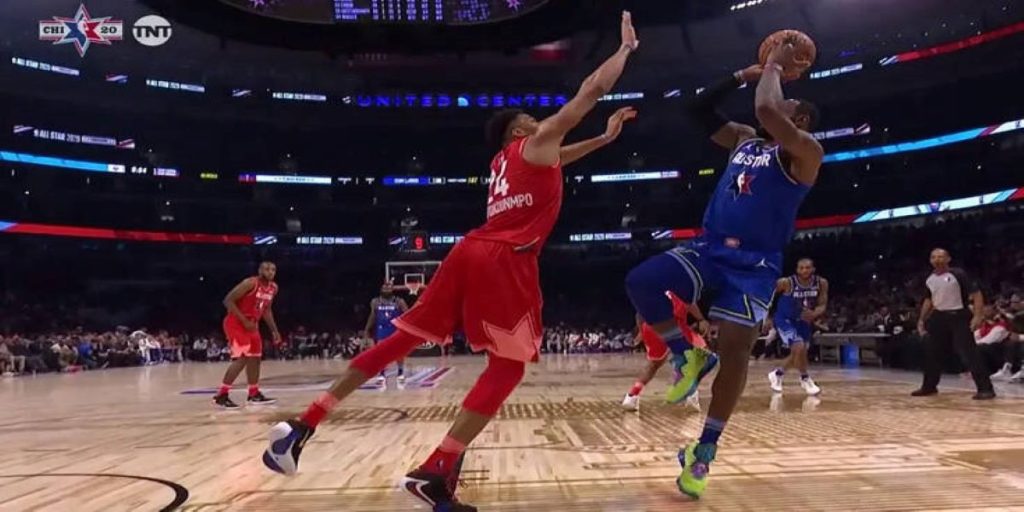 Αυτή είναι η «τάπα» του Γιάννη Αντετοκούνμπο στον Λεμπρόν Τζέιμς που θα μείνει στην ιστορία (βίντεο)