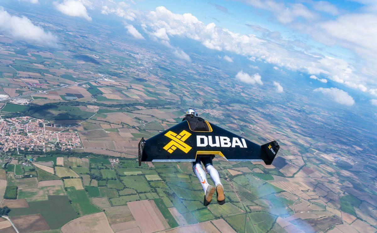 Jetman Dubai: «Μισός άνθρωπος μισός μαχητικό» – Φόρεσε την ειδική εξάρτηση  και έγινε… πύραυλος
