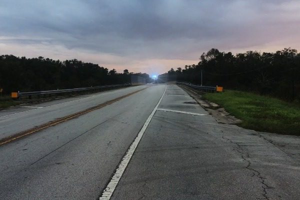 Ο ήσυχος δρόμος στη Φλόριντα με τα πράσινα φώτα που «κυνηγούν» ανθρώπους (φωτο)