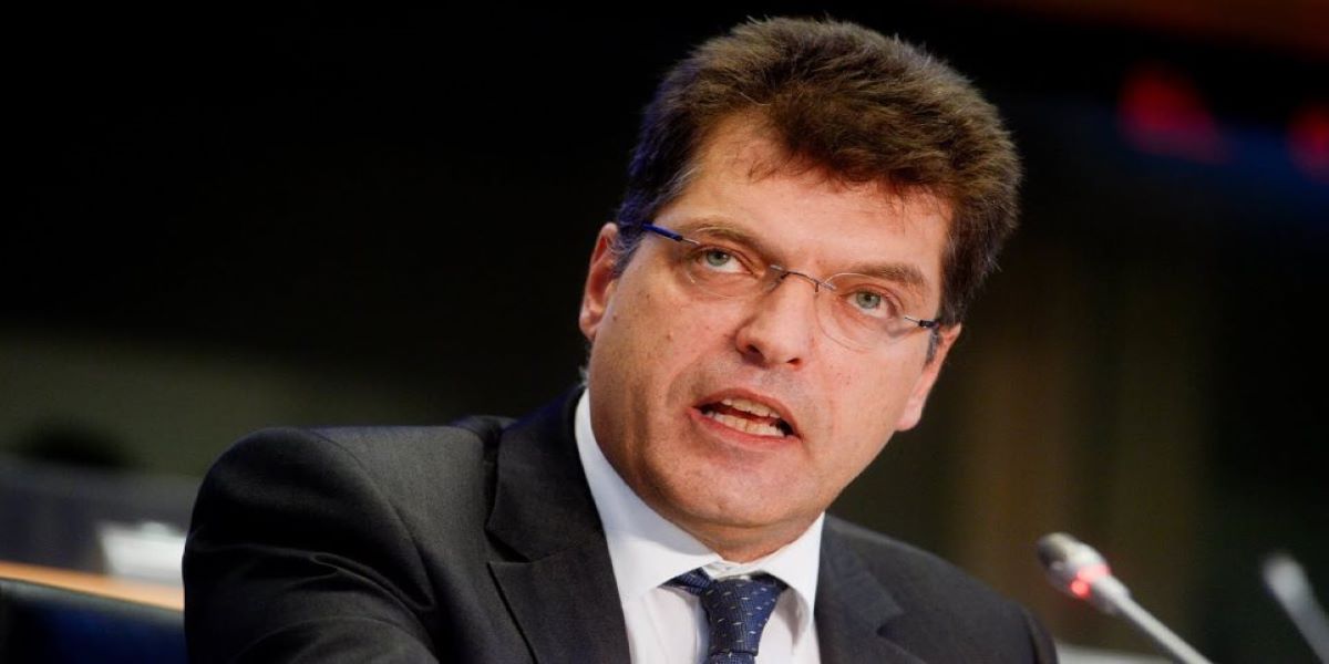Σλοβένος Επίτροπος της ΕΕ: «H Ελλάδα ευθύνεται για την κατάσταση στο μεταναστευτικό»