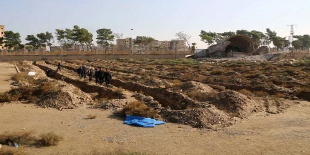 Συρία: Ανακαλύφθηκε ομαδικός τάφος – Τους τζιχαντιστές δείχνει η συριακή κυβέρνηση