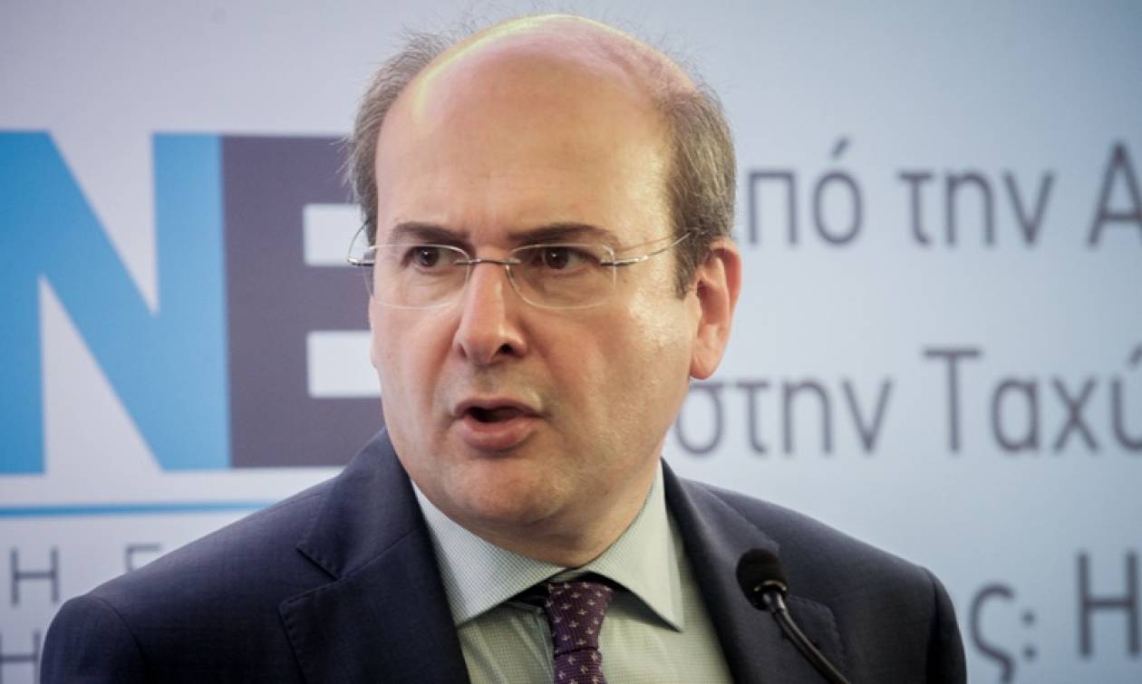 Στη Λευκάδα ο Κωστής Χατζηδάκης – «Ξεκινάει η απομάκρυνση των συσσωρευμένων απορριμμάτων»