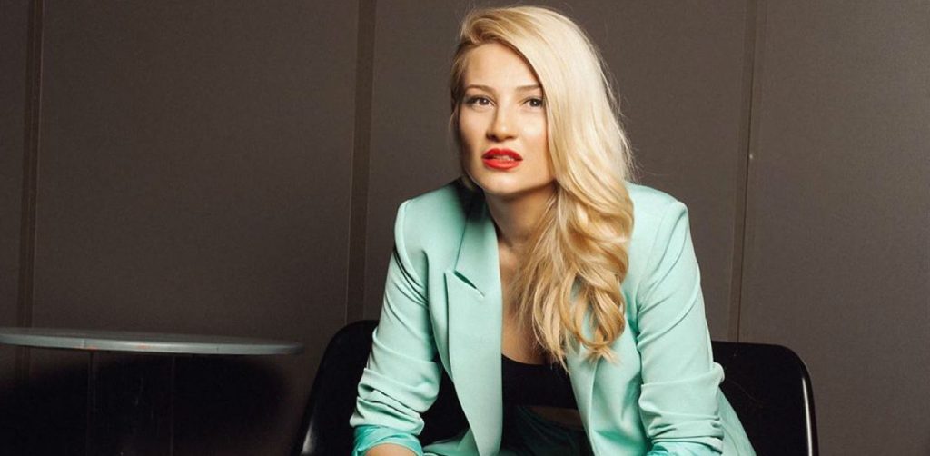 Απάντηση «φωτιά» από τη Φαίη Σκορδά για τον αν είναι σε σχέση: «Πάντα είμαι χαρούμενη αλλά τώρα είμαι πιο πολύ» (βίντεο)