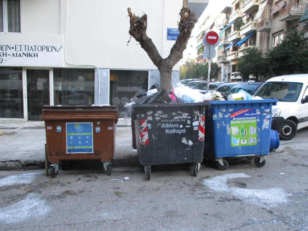 Καφέ κάδοι στον Δ.Αθηναίων – Κ.Μπακογιάννης: «Πάμε για διαχωρισμό των αποβλήτων σε κάθε γειτονιά» (φώτο-βίντεο)
