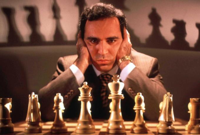 Γκάρι Κασπάροφ εναντίον Deep Blue: Το παιχνίδι σκάκι που άλλαξε την ιστορία (βίντεο)