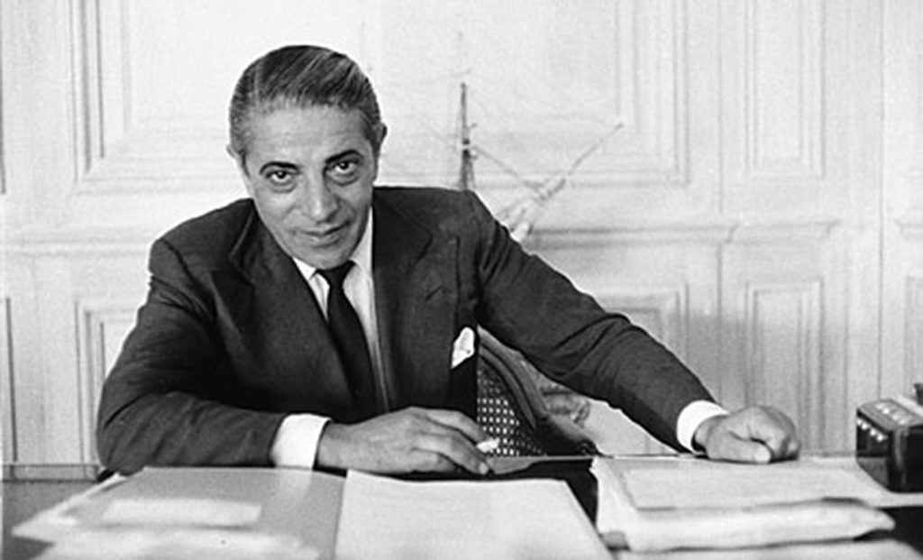 Ο Έλληνας σχεδιαστής που έντυνε την «ερωμένη» του Αρ. Ωνάση – Ποια ήταν η μεγάλη αγαπημένη του; (φώτο)