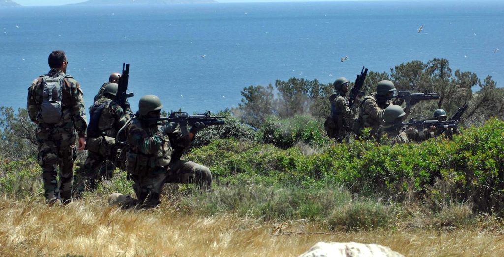 Καμένα Βούρλα: Έλληνες βατραχάνθρωποι εξουδετέρωσαν όλμο – Εντυπωσιακές εικόνες (φώτο – βίντεο)