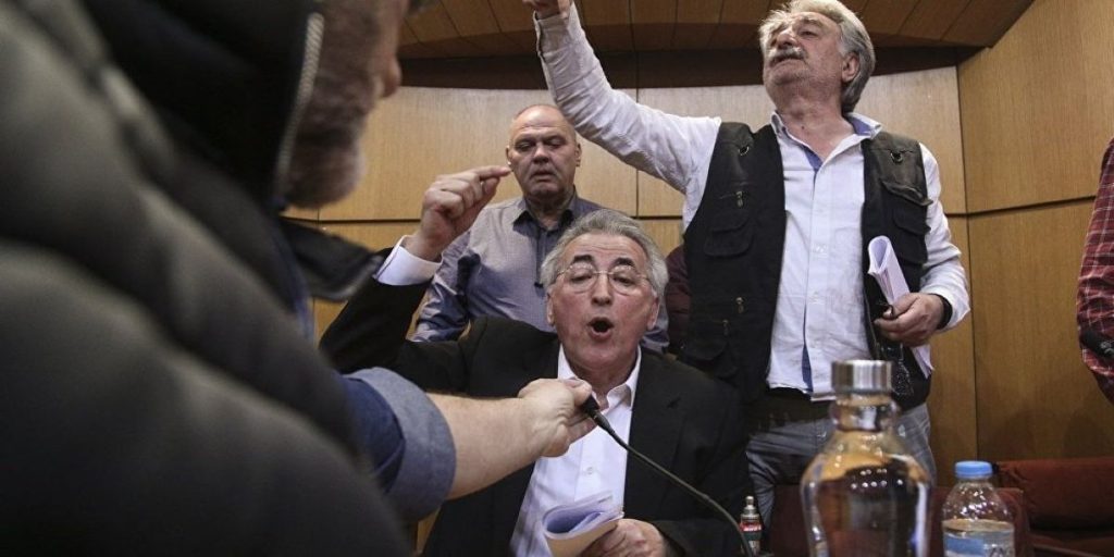 Πόλεμος ανάμεσα σε ΓΣΕΕ – ΑΔΕΔΥ: Καταγγελίες για ΜΑΤ, εργοδότες και κυβερνητικές παρεμβάσεις