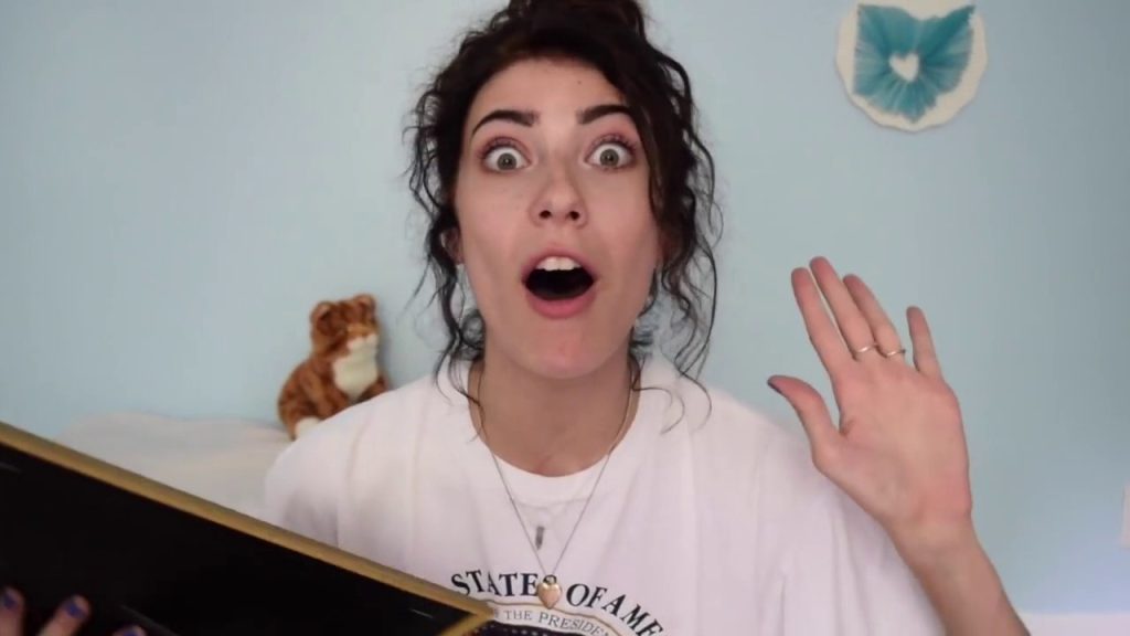 Τους ξεγέλασε όλους: Ανέβασε φωτογραφία από το Μπαλί όμως ήταν σε κατάστημα… ΙΚΕΑ! (φώτο – βίντεο)