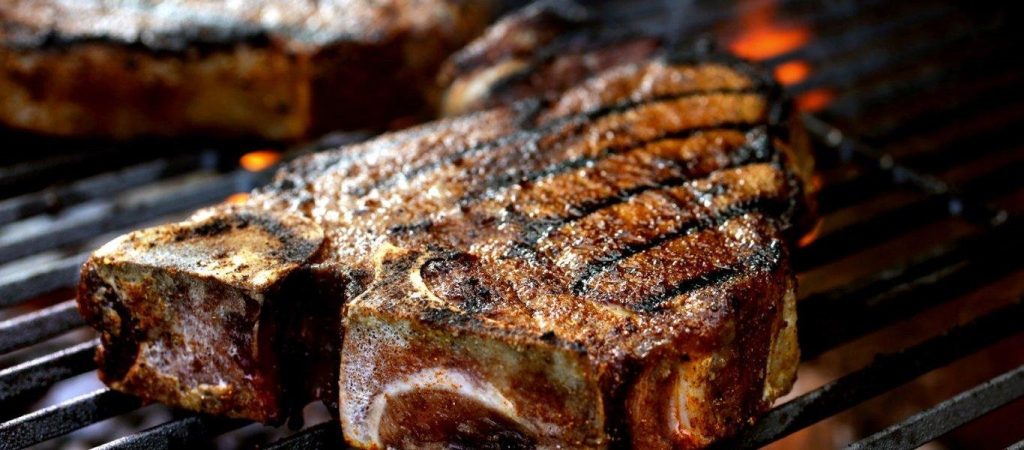 Τσικνοπέμπτη: Τα μυστικά του ψησίματος που πρέπει να ακολουθήσετε