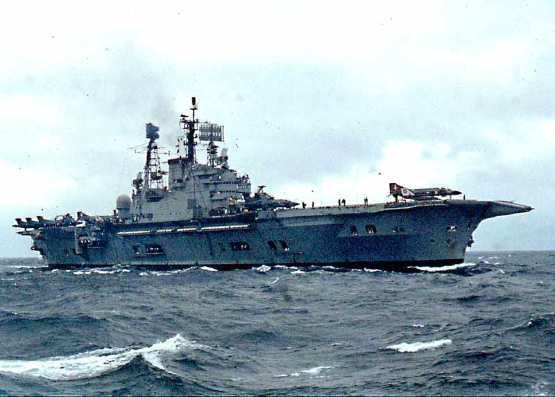 HMS Ark Royal: Όταν το βρετανικό ναυτικό διέθετε αεροπλανοφόρο και F-4 Phantom (βίντεο)