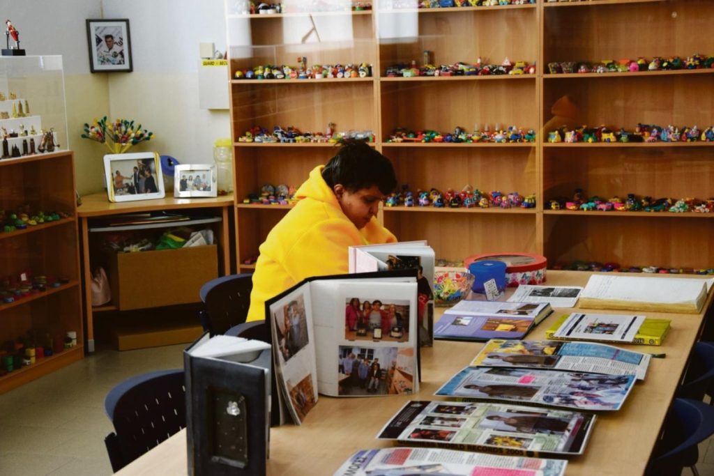 Φλώρινα: Πέθανε το «κοριτσάκι με τις ξύστρες» – Είχε μπει στο ρεκόρ Γκίνες (βίντεο)