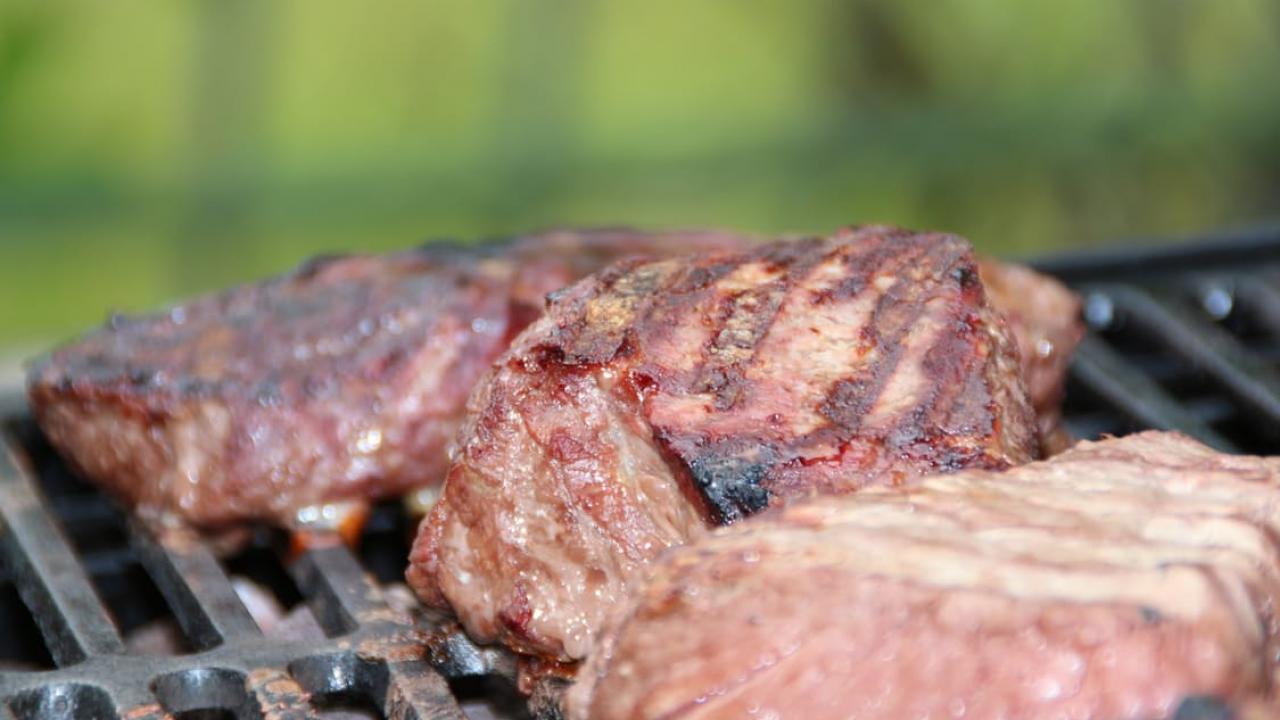 Κρέας: Να πως πρέπει να το μαγειρέψετε για να μειώσετε τις καρκινογόνες ουσίες κατά 90%