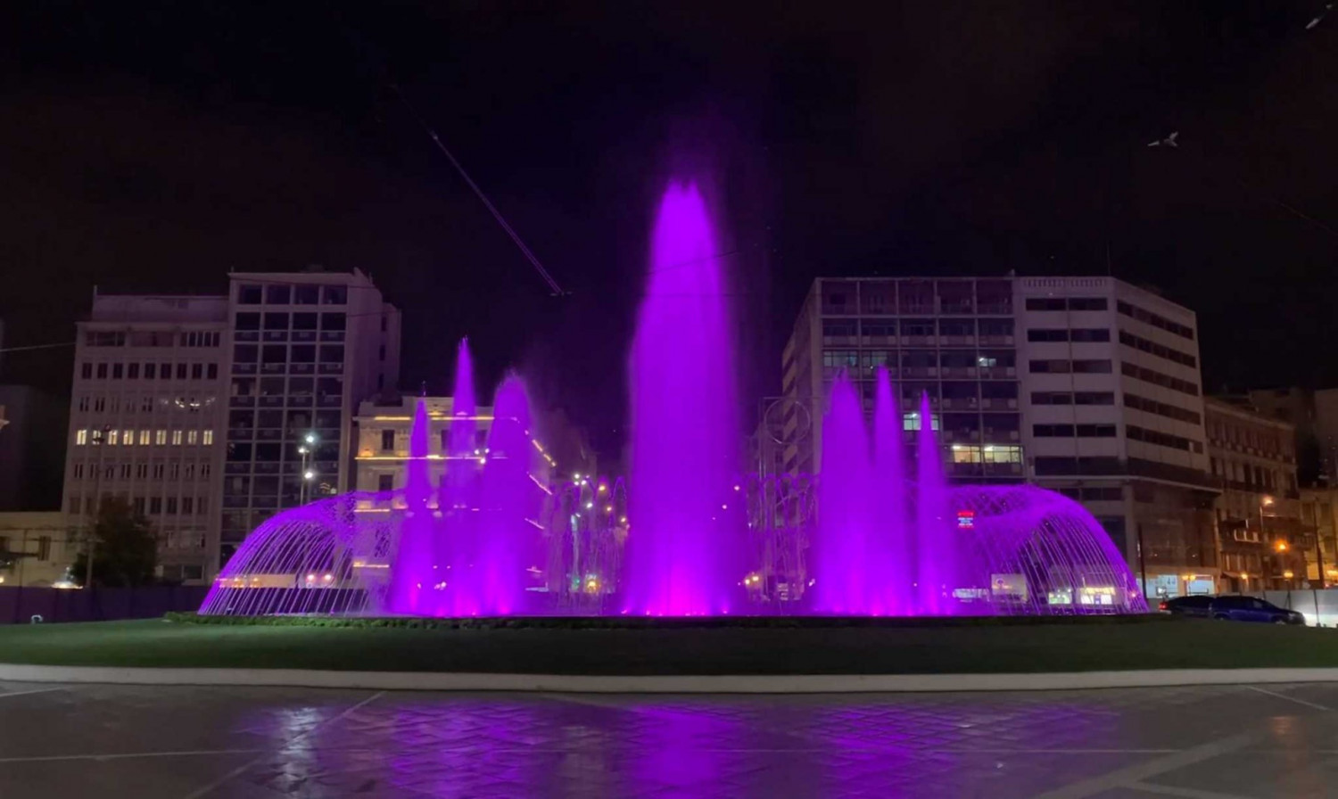 Εντυπωσιακές εικόνες από την νέα και νυχτερινή πλατεία Ομονοίας! (φώτο – βίντεο)