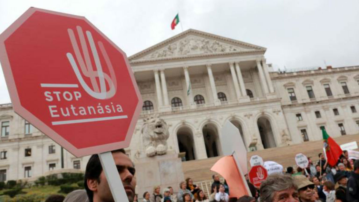 Πορτογαλία: Αποποινικοποιεί την ευθανασία – Έντονες αντιδράσεις – «Ναι στη ζωή, όχι στον Θάνατο»