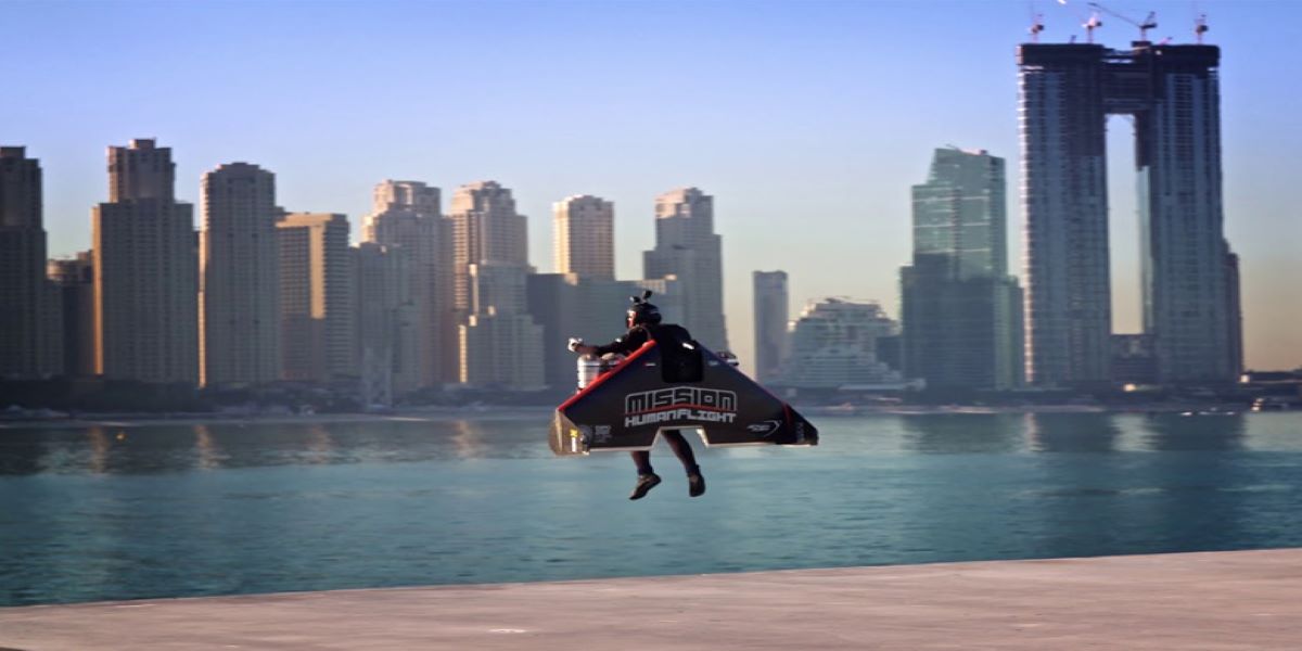 O «Jetman» σε νέες περιπέτειες – Δείτε τον καθώς «σκίζει» τον ουρανό του Ντουμπάι (βίντεο)
