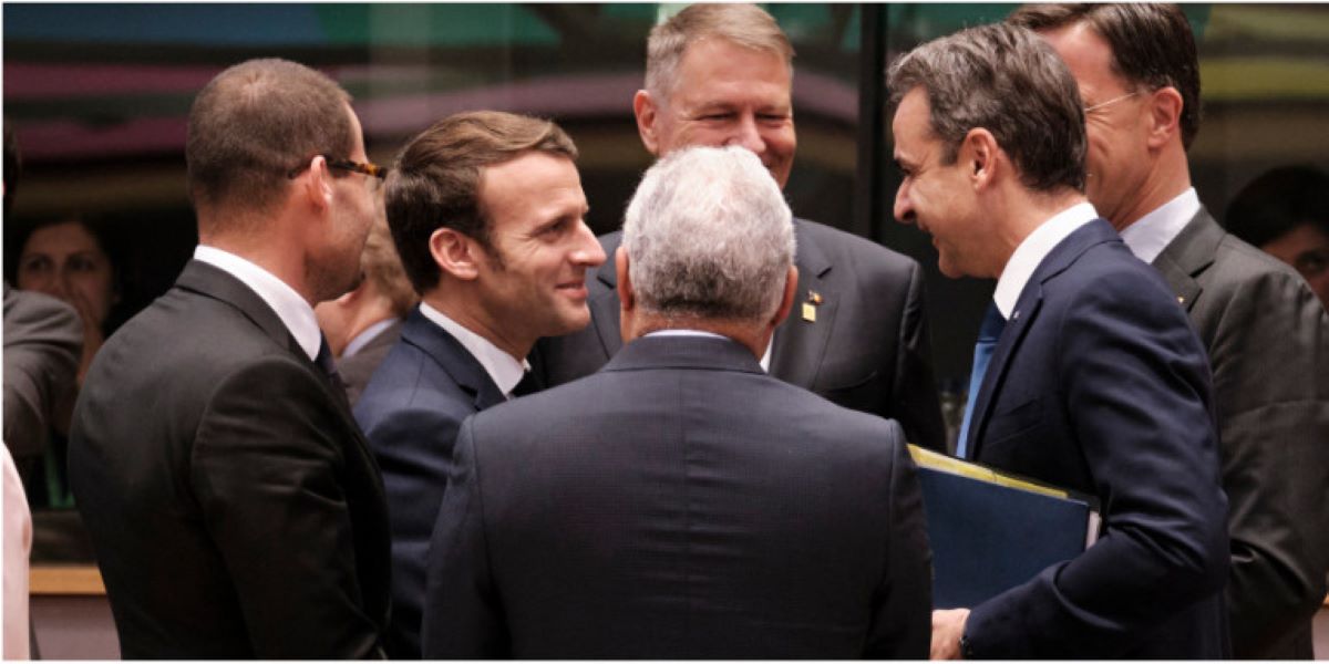 Το παρασκήνιο της Συνόδου Κορυφής: Τα χαμόγελα και οι αγκαλιές του Κ. Μητσοτάκη με τους Ευρωπαίους ηγέτες (φώτο)