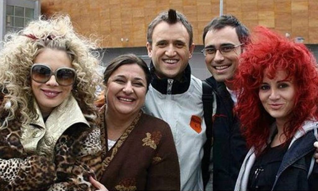 Οι πρωταγωνιστές του «Πάρα Πέντε» έκαναν reunion 13 χρόνια μετά το τέλος της σειράς (φωτο)