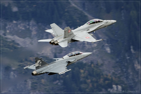 Μοναδικοί ελιγμοί ενός F-18C «εναντίον» ενός Gripen (βίντεο)