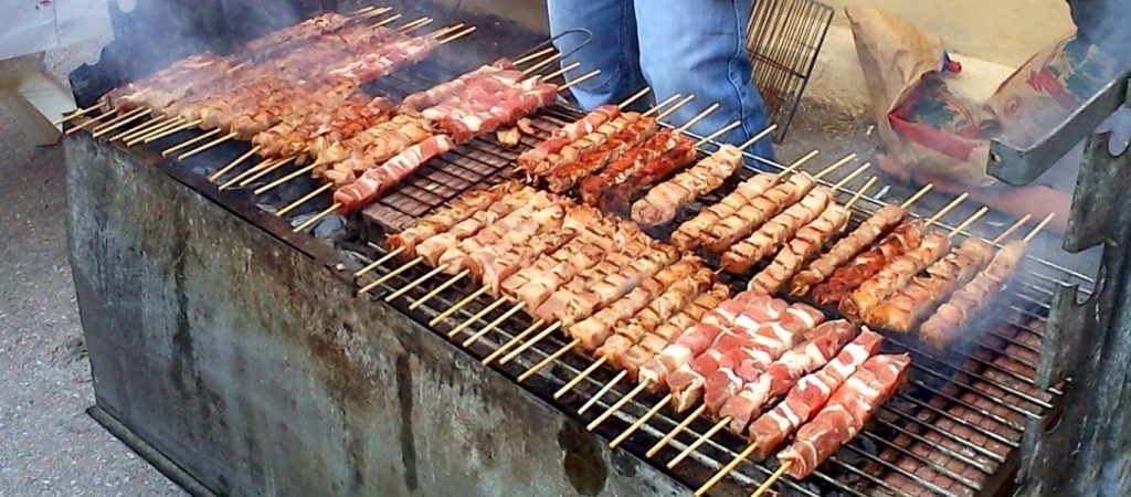 Τσικνοπέμπτη: Ο σοβαρός κίνδυνος από τα πολλά λιπαρά στην διατροφή