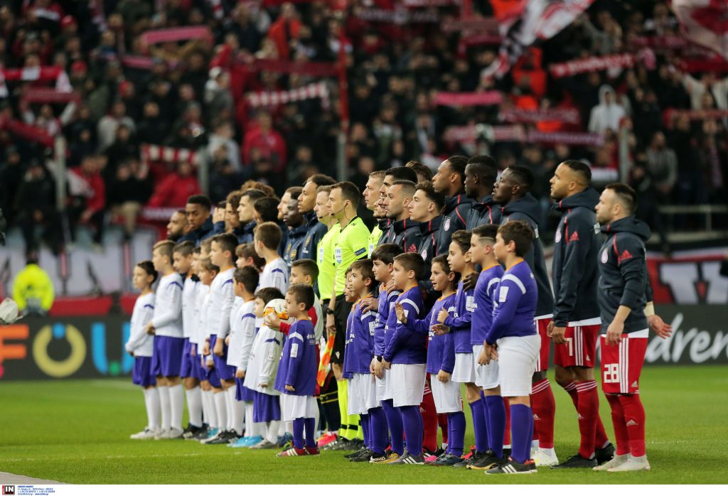 Δίδαξαν πολιτισμό οι παίκτες της Άρσεναλ: Πιτσιρικάς τα «έχασε» και αυτοί… έβγαλαν μαζί του φωτογραφία (βίντεο)