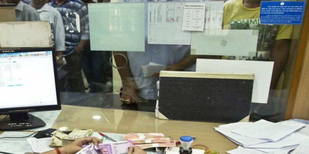 Ινδία: Δημόσιος υπάλληλος μετατέθηκε 53 φορές σε 26 χρόνια ως τιμωρία επειδή ήταν… έντιμος!