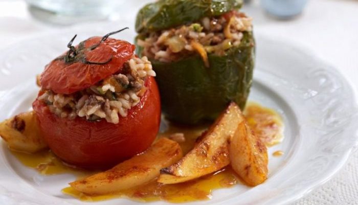 Κάτω οι γκουρμεδιές: Τα 2 υλικά που δεν πρέπει να βάλεις ποτέ στα γεμιστά σου (φωτο)