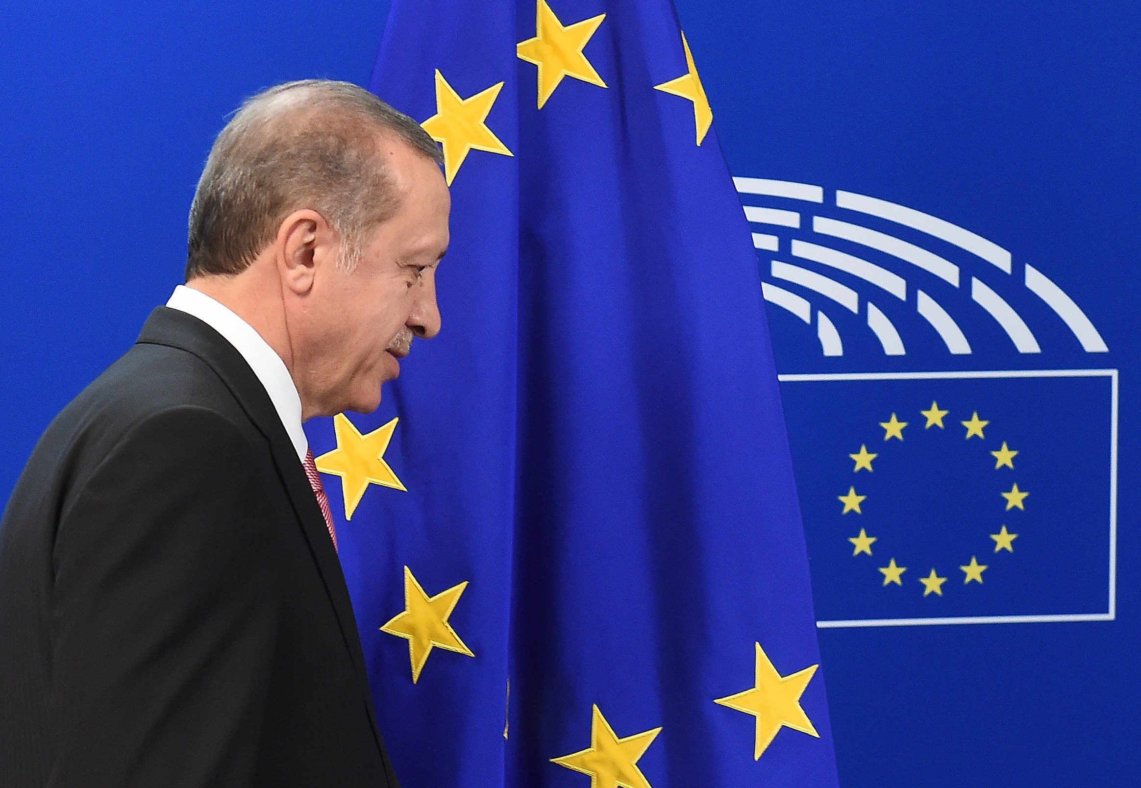 Αντιπροσωπεία από την ΕΕ στην Τουρκία για να «χαϊδέψει» τα αφτιά του Ερντογάν για την Συρία