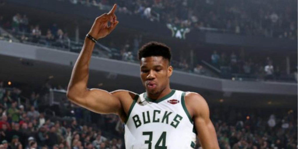 «Μαγικός» ο Γ.Αντετοκούνμπο: Οι Μπακς νίκησαν 126-106 τους Πίστονς με 33 πόντους του «Greek Freak» (βίντεο)