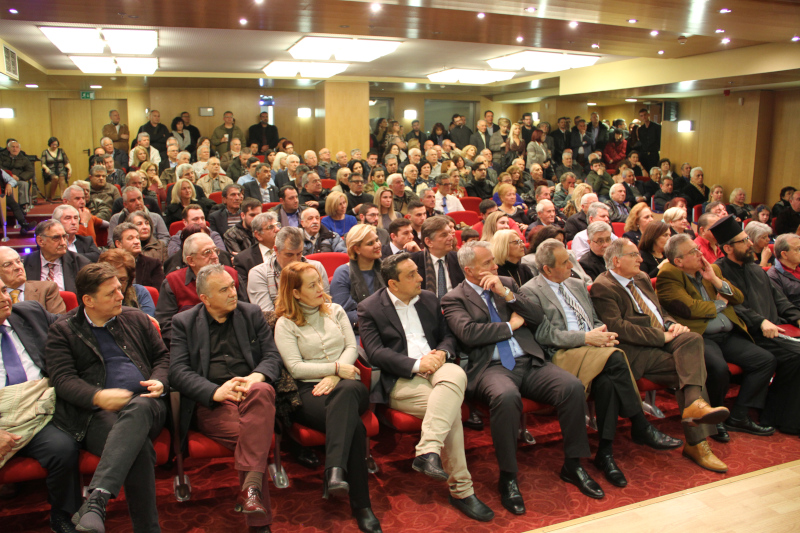 «Όλη» η δυτική Αθήνα στην κοπή της πρωτοχρονιάτικης πίτας του Γιάννη Λοβέρδου (φώτο)