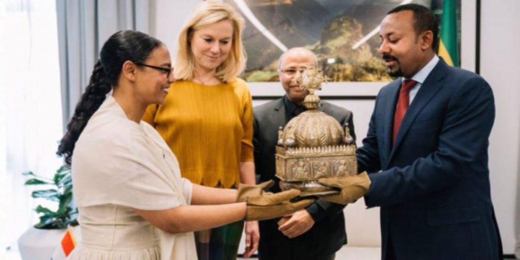 Δικαίωση για την Αιθιοπία: Η Ολλανδία της επιστρέφει ιστορικό κειμήλιο που είχε κλαπεί