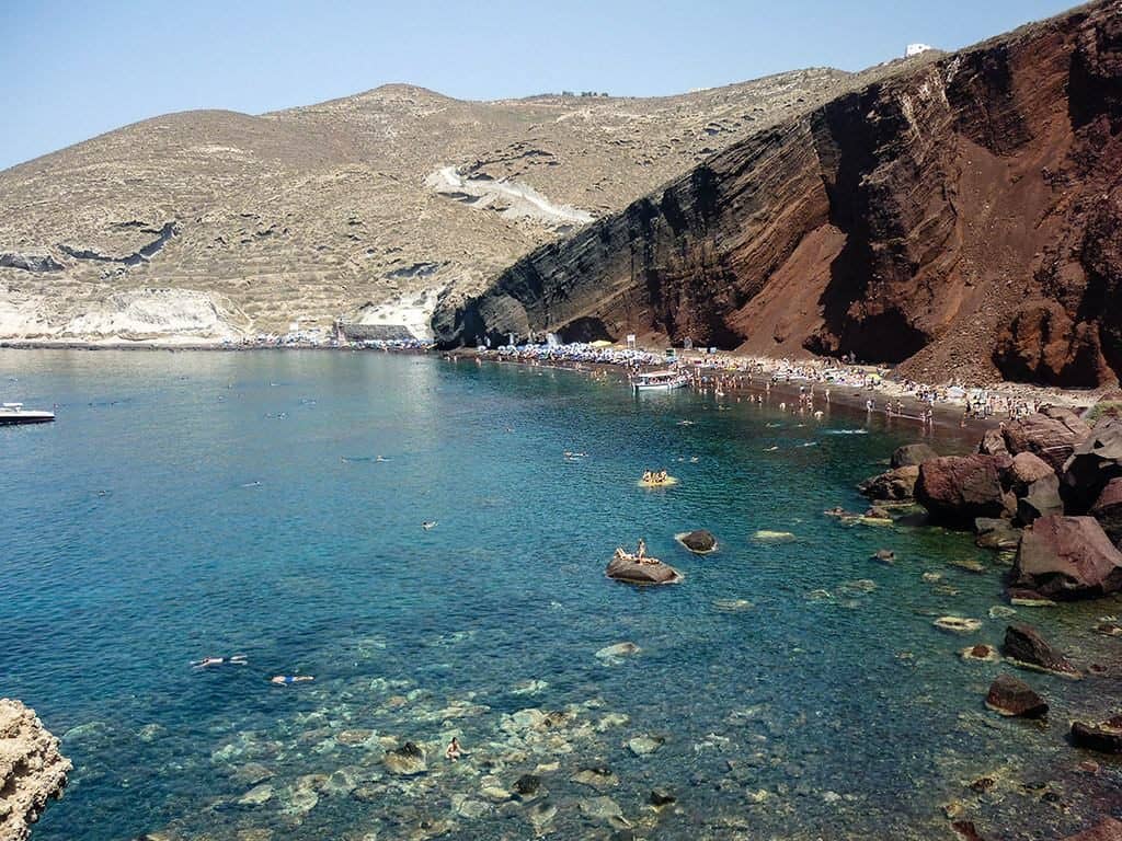 Δύο ελληνικές παραλίες ανάμεσα στις καλύτερες  του κόσμου για γυμνιστές:  Η μία στη Σαντορίνη και η άλλη στην Κρήτη