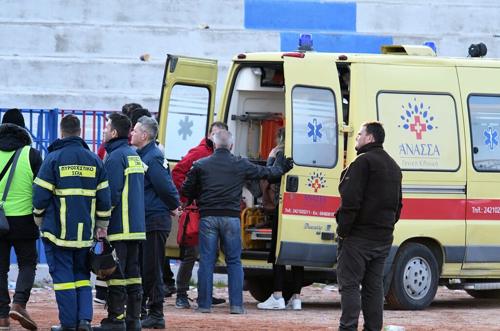 Ολυμπιακός Βόλου-Νίκη Βόλου: Επεισόδια και εντάσεις – Ένας οπαδός στο νοσοκομείο!