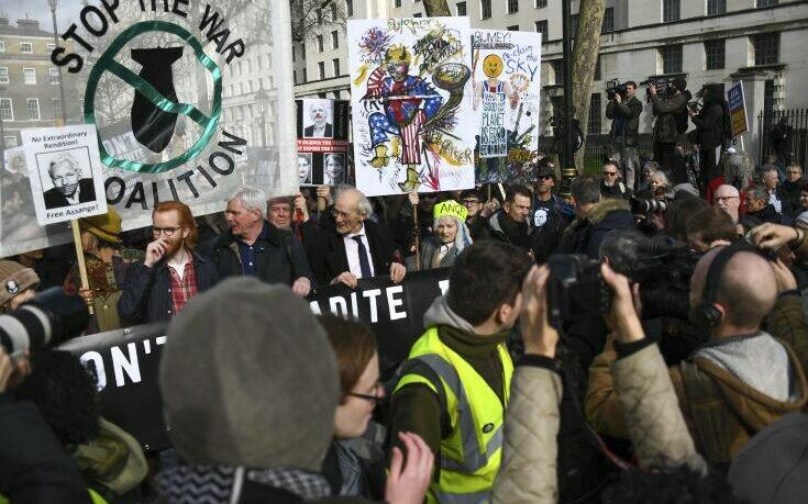 Λονδίνο: Διαδήλωση υπέρ του  Τζούλιαν Ασάνζ από εκατοντάδες υποστηρικτές του