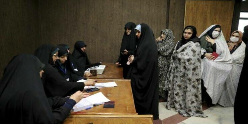 Βουλευτικές εκλογές στο Ιράν: Μεγάλο προβάδισμα των συντηρητικών δείχνουν τα πρώτα αποτελέσματα