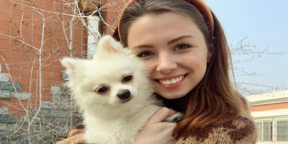 Ουκρανή-μοντέλο αρνείται να εγκαταλείψει την Γουχάν για να μην αφήσει το σκύλο της – Επενέβη ο Πρωθυπουργός!