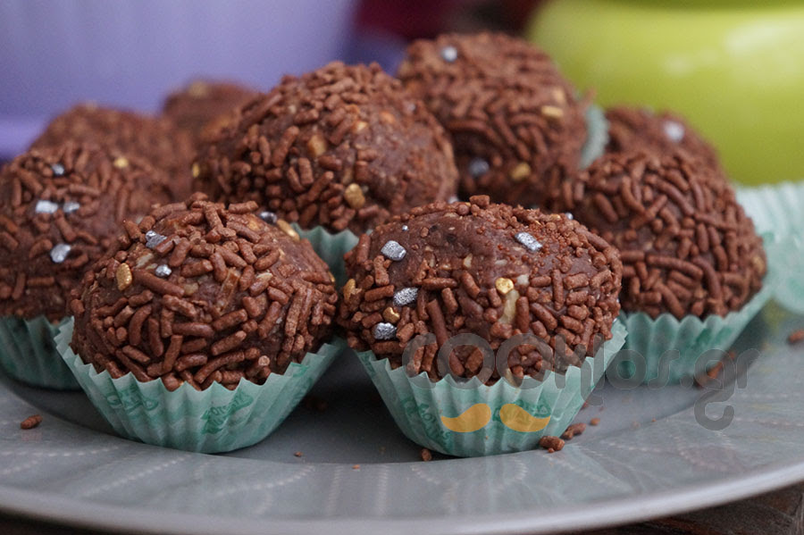 Η συνταγή της ημέρας: Τρουφάκια με καρύδια και πραλίνα φουντουκιού