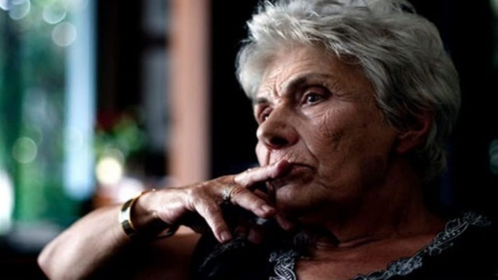 Κική Δημουλά: Η ζωή και το έργο της μέσα από τα δικά της μάτια (βίντεο)