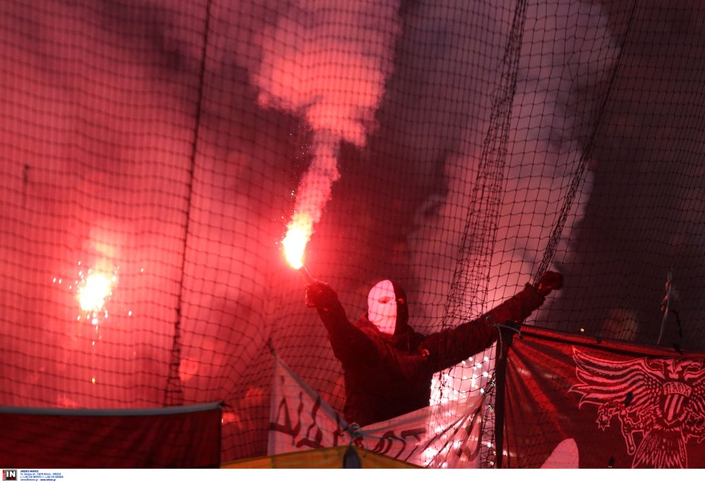 Ολυμπιακός: «Σκηνικό ζούγκλας στο ντέρμπι – Έσκαγαν κροτίδες δίπλα στους παίκτες μας – Να τιμωρηθεί ο ΠΑΟΚ»