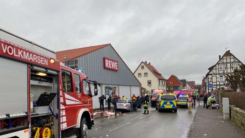 Εσκεμμένη η επίθεση στη Γερμανία – Έπεσε με αυτοκίνητο σε πεζούς – 30 τραυματίες οι 7 σοβαρά (φώτο)