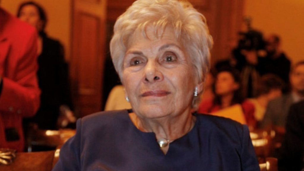 Η Δανάη Μπάρκα κληρονόμησε τα τελευταία ποιήματα της Κικής Δημουλά (φωτο)