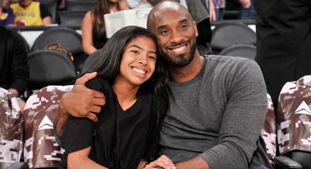 «Ράγισαν και οι πέτρες» στο «αντίο» του Κόμπι Μπράιαντ – «Μωρό μου να προσέχεις την Τζίτζι» (βίντεο)