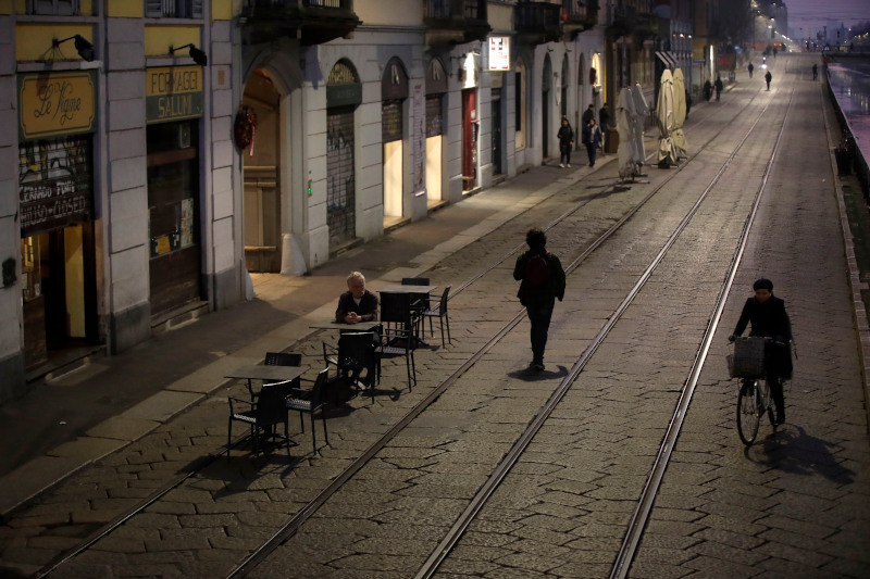 Κορωνοϊός: Πόλη «φάντασμα» το Μιλάνο – Άδειασαν δρόμοι και καταστήματα (φώτο)