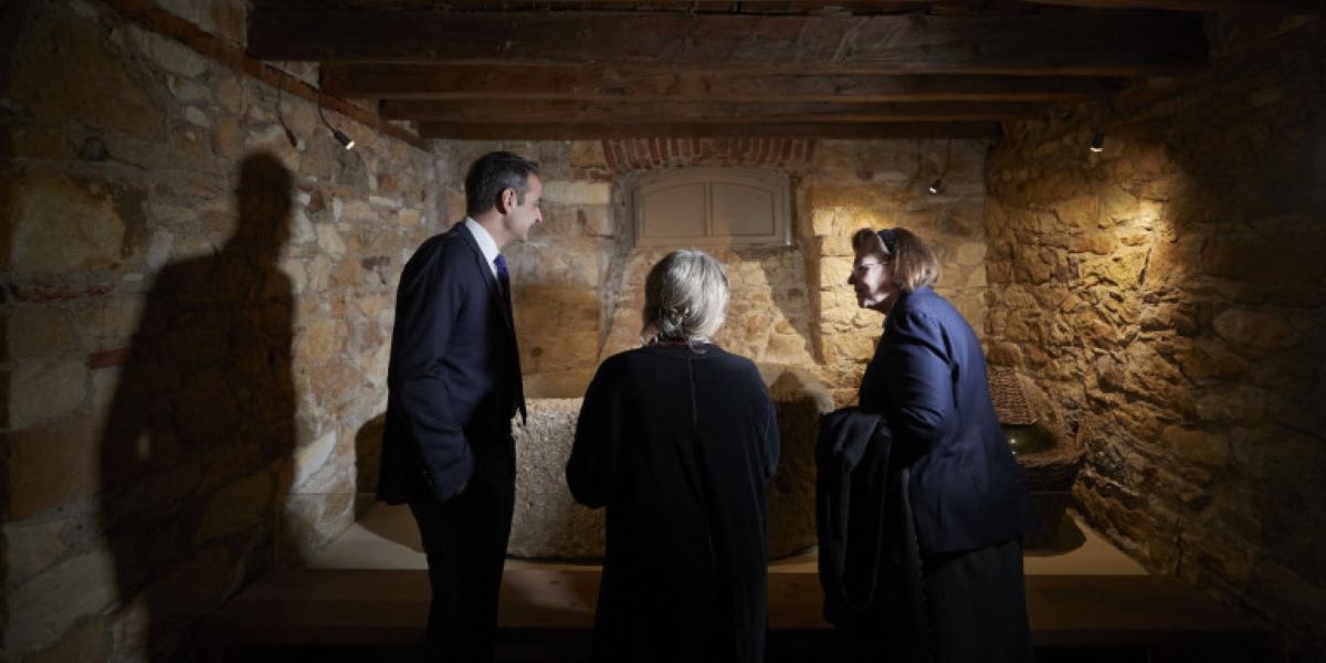 Κ. Μητσοτάκης: Επίσκεψη στο Εθνολογικό Μουσείο Θράκης μαζί με τη σύζυγό του και τη Λ. Μενδώνη (φώτο)