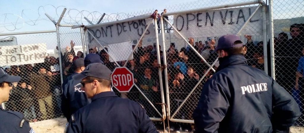 ΣΥΡΙΖΑ: «Αλληλεγγύη» μέχρι τέλους -«Διαμοιρασμός των βαρών της προσφυγικής κρίσης με αλληλεγγύη ανά την επικράτεια»