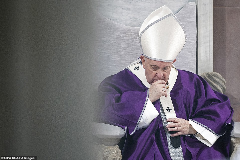 Ιταλία-Καλπάζει ο κορωνοϊός: 17 οι νεκροί – Πέντε άνθρωποι πέθαναν μέσα σε λίγες ώρες – Άγνωστη η κατάσταση του Πάπα