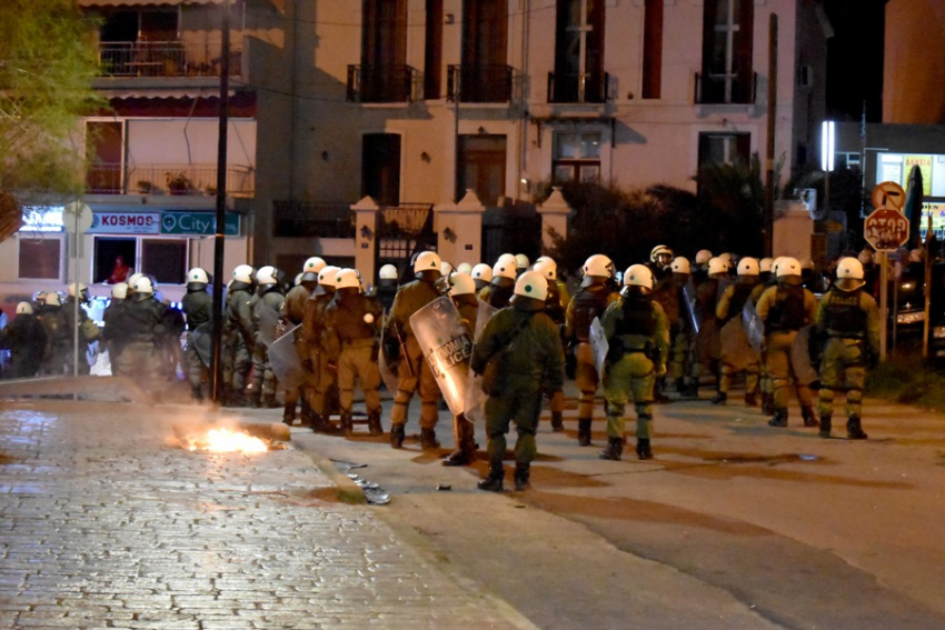 Aποχώρησαν τα ΜΑΤ από την Λέσβο: Αναχώρησαν με το πλοίο «Νήσος Ρόδος»