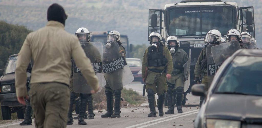 Τα ΜΑΤ και ο Στρατός φεύγουν από Λέσβο-Χίο – Η λογική επιστρέφει;