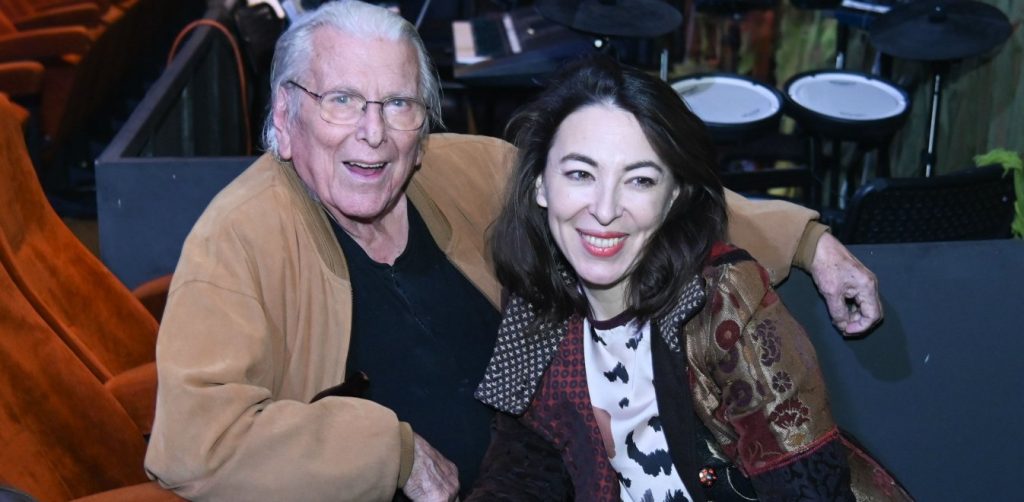 Α. Κατσαβού: Συντετριμμένη στο παρεκκλήσι της Μητρόπολης – Στο λαϊκό προσκύνημα στη σορό του Κ. Βουτσά (φώτο)