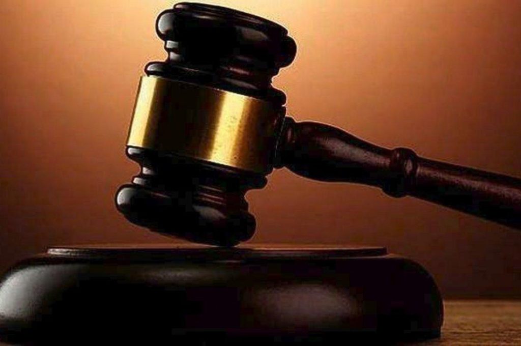 Ισπανία: Άνδρας φίλησε ρεπόρτερ σε ζωντανή σύνδεση και καταδικάστηκε για σεξoυαλική παρενόχληση (βίντεο)